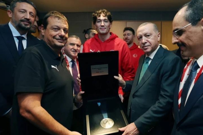 Cumhurbaşkanı Erdoğan, A Milli Erkek Basketbol Takımı'nı tebrik etti