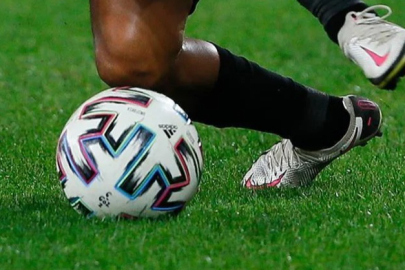 Maç değil meydan savaşı! Tam 17 kırmızı kart çıktı...