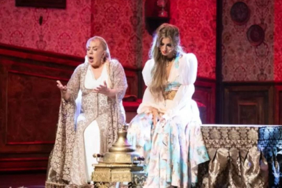 Çağla Şıkel ile Mine Koşan arasında kriz büyüdü! 'Tost' göndermesi olay oldu...