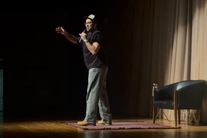 Bursa'da Doğu Demirkol'un stand-up gösterisi seyirciyle buluştu