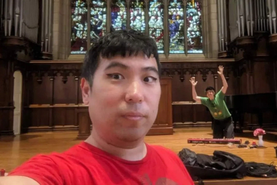 Eline taktırdığı çipin parolasını unuttu! Genç adamın başına gelen komik ve şaşırtıcı olay