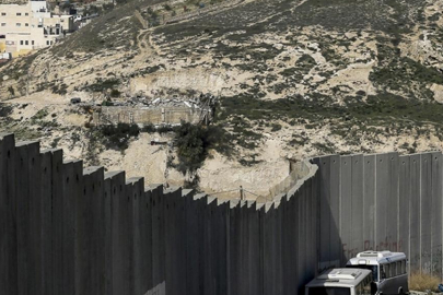 İsrail askerleri Doğu Kudüs'teki "Ayrım Duvarı" yakınlarında 2 Filistinliyi yaraladı