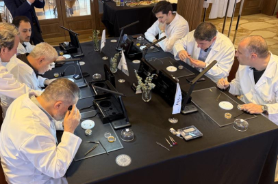 Bursa'da milyonluk saatleri parçaladılar! En hızlı saati toplayıp...