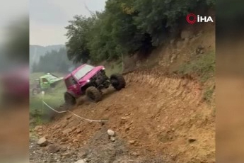 Bursa'da Off-road yarışında korkutan anlar! Takla atıp...