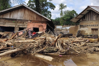 Endonezya'da şiddetli yağışların yol açtığı afetlerde ölenlerin sayısı 604'e yükseldi
