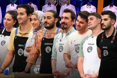 MasterChef Türkiye'de ilk ceket sahibini buldu! Şef Maksut Aşkar'ın elinden ceketi giydi...