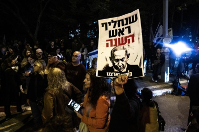 Netanyahu'nun yolsuzluk davalarından af talebi Tel Aviv'de protesto edildi