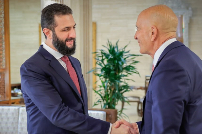 Suriye Devlet Başkanı eş-Şara, ABD'nin Suriye Özel Temsilcisi Barrack'ı kabul etti