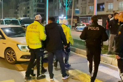 Aksaray'da alkollü sürücü emniyet müdürünün bulunduğu makam aracına çarptı