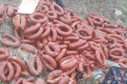 Ankara’da yüzlerce kilo et ürünü boş araziye atıldı