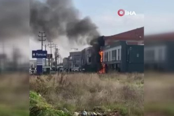 Bursa’da elektrik panosundan çıkan yangın işyerine sıçradı