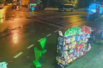 Bursa'da feci kaza kameraya yansıdı! Kayganlaşan yolda...