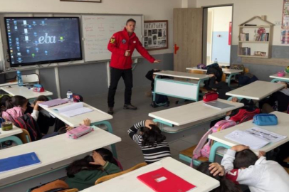 Bursa'da JAK’tan öğrencilere 'deprem farkındalık eğitimi'