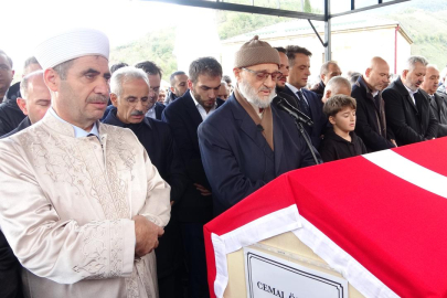 Eski AK Parti Giresun Milletvekili Öztürk, Giresun'da son yolculuğuna uğurlandı