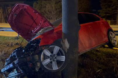 Eskişehir'de kontrolden çıkan araç ağacın üzerine çıktı: 1 ağır yaralı