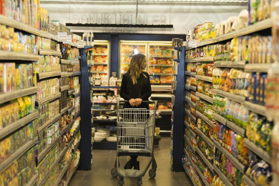 Aylık enflasyon 30 ay sonra yüzde 1'in altına indi