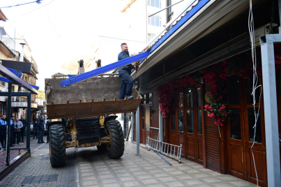 Bursa'nın tarihi Arap Şükrü Sokağı nefes alacak! Yıkım başladı...