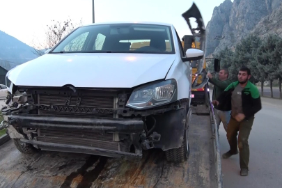 Amasya’da iki otomobil çarpıştı: 3 yaralı