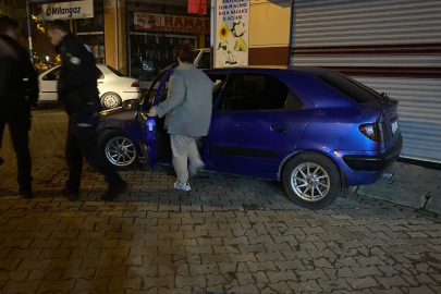 Aydın'da alkolün etkisi ile araçta sızdı, vatandaşlar hayatından endişe etti