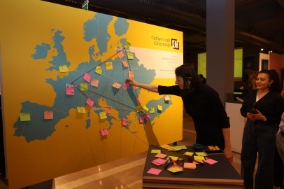 Göçmenlerin yolculuğu Bursa'da ‘Kimlik’le sergilendi