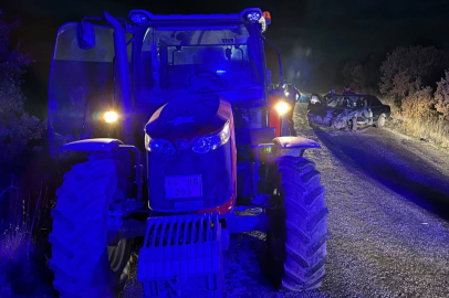 Uşak'ta traktörle çarpışan otomobildeki 3 kişi yaralandı