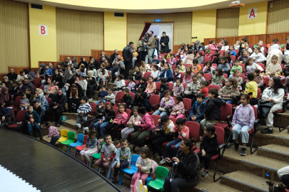 Bursa Yıldırımlı çocuklar tiyatro ile büyüyor