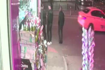 İstanbul Küçükçekmece’de bekçilerden kaçarken yaşlı kadını ezdiler, olay anı kamerada