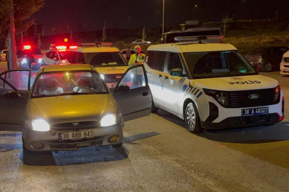 Kayseri'de uygulamada görevli polise çarpıp kaçtılar: 4 gözaltı