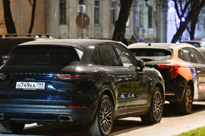 Yüzlerce Porsche sahibi yolda kaldı! Uydu aracılığıyla bloke ettiler