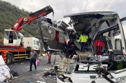 7 kişinin öldüğü otobüs kazası nasıl oldu? Vali kahreden detayı açıkladı