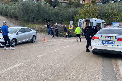 Bursa'da yürekleri ağıza getiren anlar: Bisikletli su kanalına savruldu