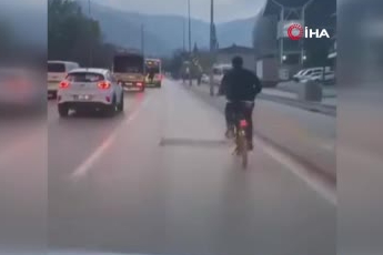 Bursa'da otobüsün arka tamponuna basarak yolculuk yaptı!