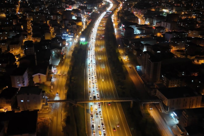 İstanbul TEM'de kaçan sürücünün neden olduğu zincirleme kaza: 2 yaralı