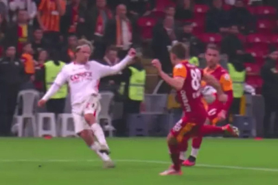 O maçtaki penaltı pozisyonu hakemleri ikiye böldü