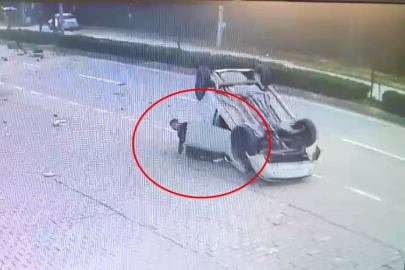 Bursa'da korkutan kaza: Refüje çarpıp takla attı