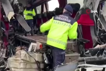 Osmaniye'de yolcu otobüsü tıra çarptı: Çok sayıda ölü ve yaralı var...