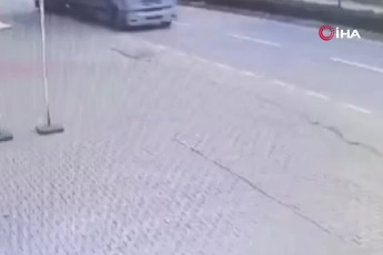 Bursa'da korkutan kaza: Refüje çarpıp takla attı