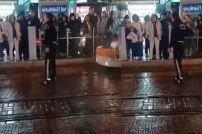 Trafik polisinin cadde ortasındaki yaptığı konuşma gündem oldu! Açığa alındı, yeni paylaşım geldi...