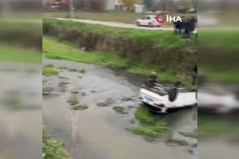 Bursa'da otomobil dere yatağına uçtu: 3 yaralı