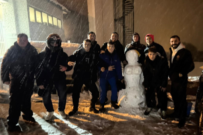 Bursa Uludağ'da yoğun kar var...Ekipler yolları açık tutmak için çalışıyor