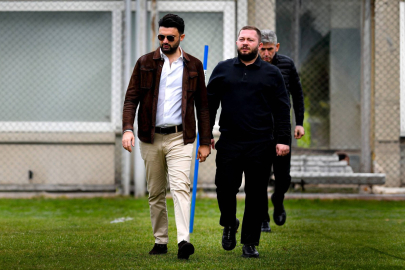 Bursasporlu futbolcular Enes Çelik’e armağan etti!