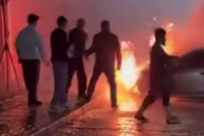 Gaziantep'te park halindeki otomobil alev alev yandı