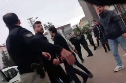 İntihar olayını haber yapan gazetecileri polisler darbetti