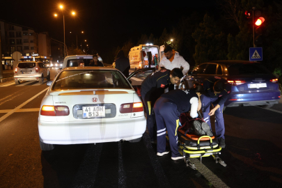 Nevşehir'de kırmızı ışıkta bekleyen araca çarptı: 1 yaralı