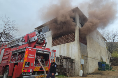 Bursa'da depoda çıkan yangın söndürüldü