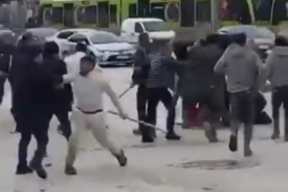 Bursa'da iki grup birbirine girdi! Sopalar, kasklar havada uçuştu...