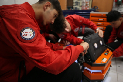 Bursa'da liselilerin geliştirdiği otonom robot "Vektör" iş yükünü hafifletecek