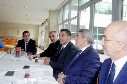 Bursa'da şampiyon güreşçilere destek sözü