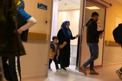 Bursa'da yoldan çıkan otomobil ağaca çarptı: 2'si çocuk 4 kişi yaralandı