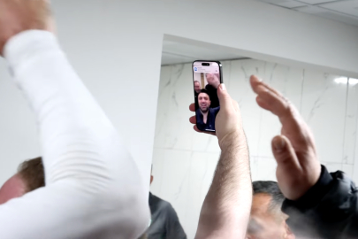 Bursasporlu futbolcular Enes Çelik’le birlikte tezahürat yaptı